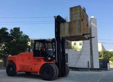 叉車(chē) 叉車(chē)