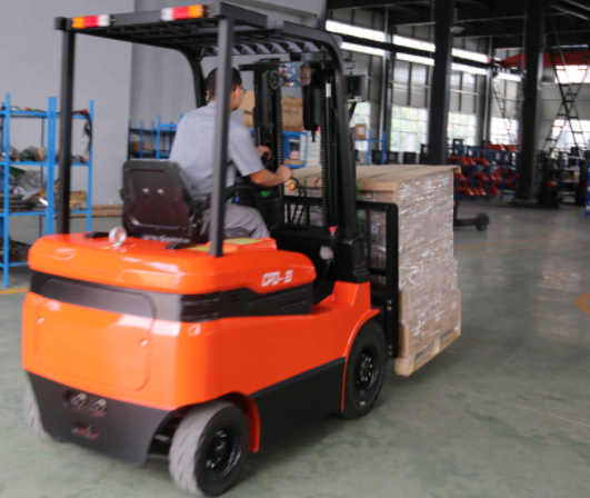 叉車(chē) 叉車(chē)